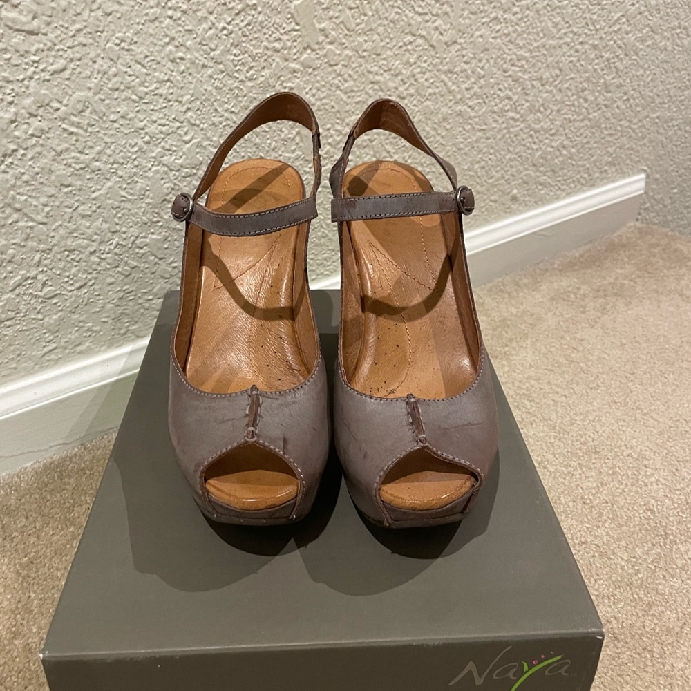 Naya Women's Brown/Gray Peep-Toe Wedges